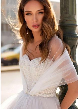 Весільну сукню від салону madeira