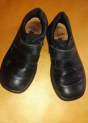 Черные туфли clarks из кожи на липучках