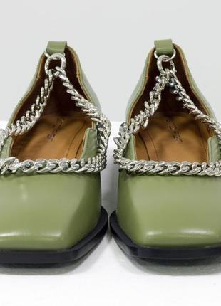 Кожаные туфли с квадратным носом фисташкового цвета,с цепочкой3 фото