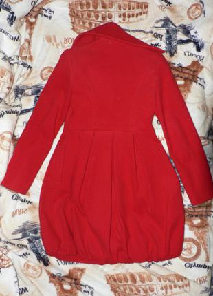 Красиве червоне демісезонне пальто, р. 44 укр.4 фото