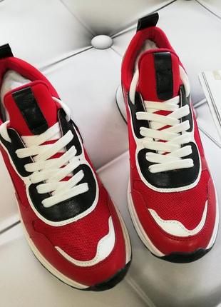 Класні яскраві кросівки - снікерси німецького бренду tamaris red comb3 фото