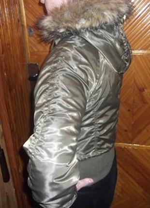 Женская куртка оливкового цвета с капюшоном3 фото