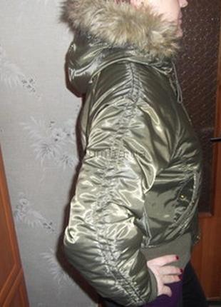 Женская куртка оливкового цвета с капюшоном6 фото
