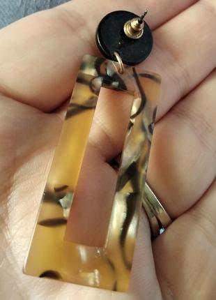 Модные новые акриловые серьги
