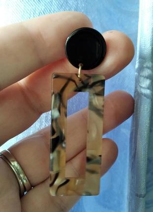 Модные новые акриловые серьги