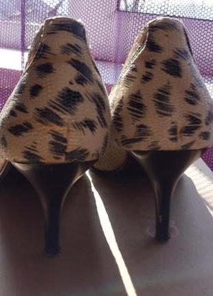 Женские бежевые туфли. леопардовый принт. маленькая шпилька.4 фото