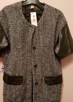 Продам пальто жилет