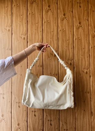 Ідеальна біла м'яка сумка з еко-шкіри