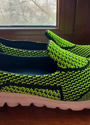 Спортивні балетки skechers.