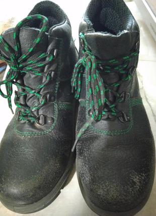 Ботинки кожаные 37 размера черные