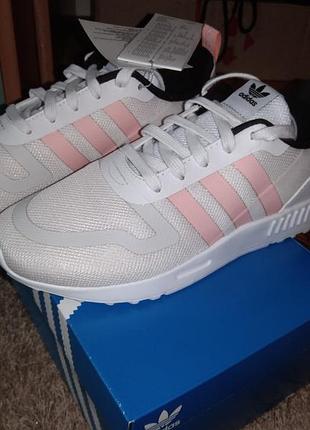 Продам кросівки adidas