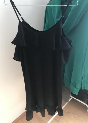 Легеньке чорне плаття