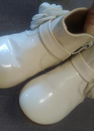 Ботиночки лаковые на малышку 9