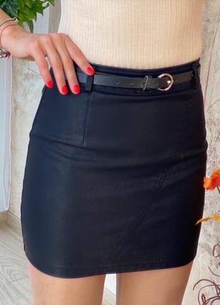 Женская чёрная мини-юбка1 фото
