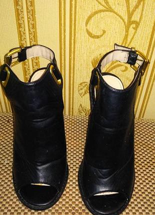 Стильні босоніжки.р36-36,5