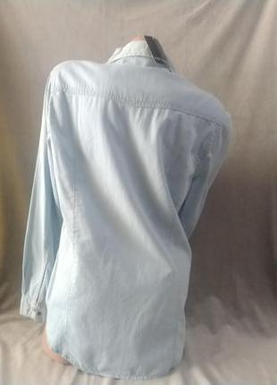 Джинсовая тонкая рубашка, евр.р.40,44 слегка приталенного силуэта.3 фото