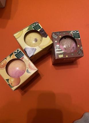 Бурлящий шарик для ванн с сюрпризом кафе красоты
