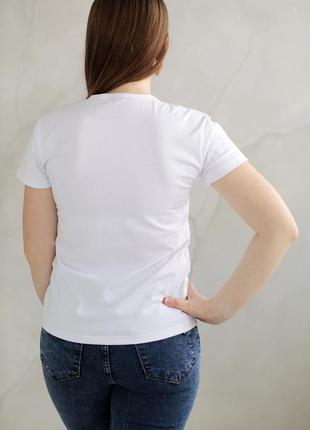 Молодіжна жіноча футболка в стилі casual білого кольору3 фото