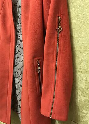 Кашемировое стильное коралловое пальто весна 2021 2
