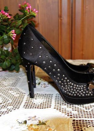 Вечірні туфлі karen millen , чорного кольору, високий каблук.