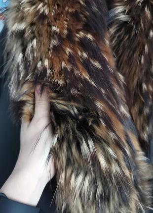 Жіноча шкіряна куртка із запахом комір з єнота9 фото