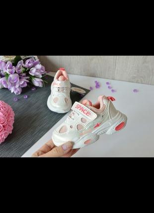 Нежные белые с розовым кроссовки