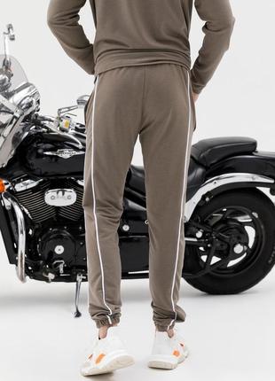 Трикотажные штаны цвета хаки с боковыми тесемками3 фото