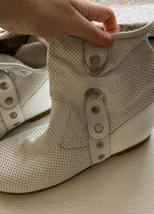 Шкіряні жіночі черевики у сіточку2 фото