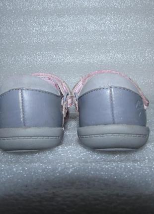 Туфлі мишки на дівчинку 100% шкіра~clarks first shoes~р 204 фото