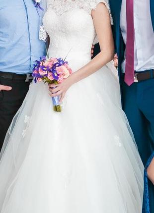 Красиве весільну сукню зі шлейфом, корсет, розмір 42-44, айворі3 фото