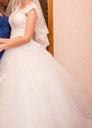 Красиве весільну сукню зі шлейфом, корсет, розмір 42-44, айворі6 фото
