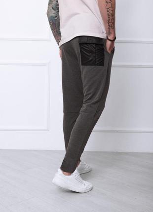 Темно-серые трикотажные штаны с накладным карманом3 фото