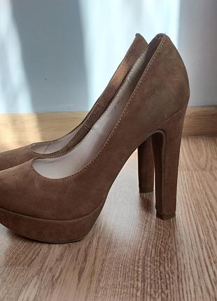 Красиві туфлі люксового французького бренду daniel hechter