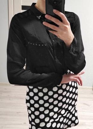 Yes or no классная блуза черного цвета с металлической фурнитурой.4 фото