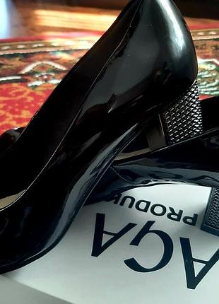 Туфлі лаковані