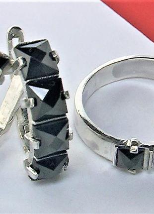 Набір кільце перстень, сережки срібло 925 проба 9,51 грама 17 розмір