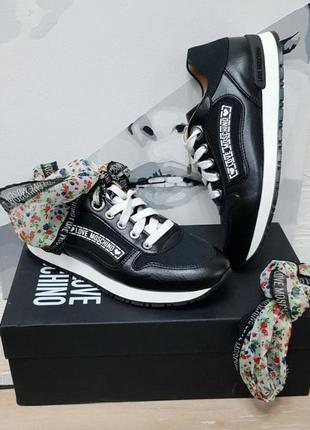 Кроссовки love moschino