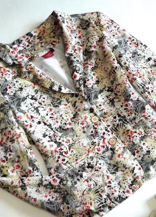 Короткий блейзер/приталенный пиджак с цветочным принтом(огромный выбор пиджаков)4 фото