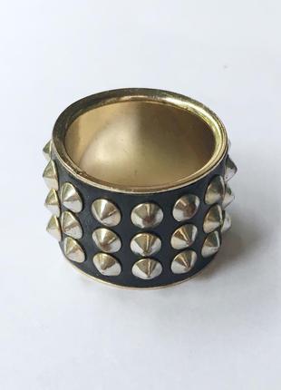 Кольцо с шипами