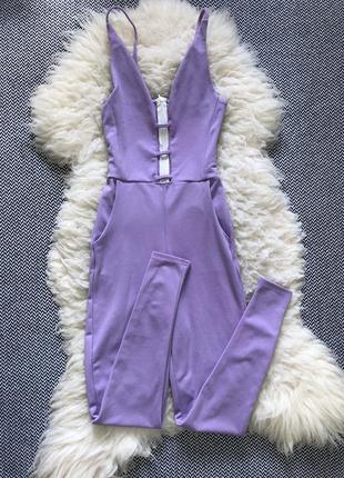 Лавандовий комбінезон виріз декольте брюками бретелі