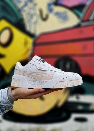 Кросівки жіночі