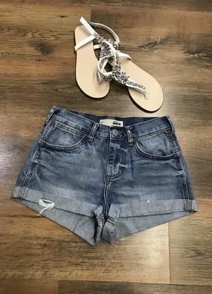 Дуже стильні джинсові шорти