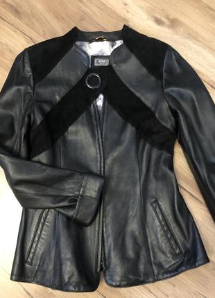 Кожаная куртка с элементами замшевых вставок натуральная