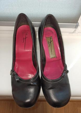 Туфлі чорні розмір 37 sf