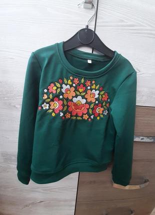 Кофта з вишивкою для дівчинки