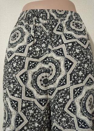 Легкие брюки, кюлоты, вискоза, цвет бежево-черный, размер 48-525 фото