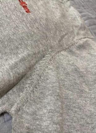 Серый свитер джемпер с v вырезом5 фото