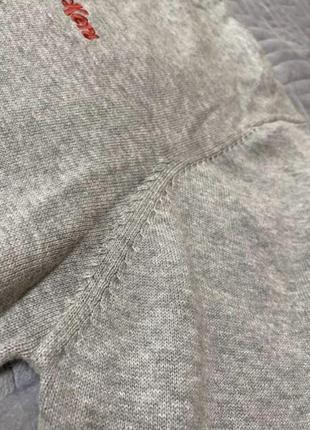 Серый свитер джемпер с v вырезом6 фото