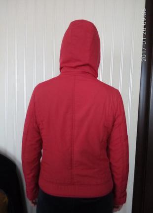 Красная осенняя курточка.2 фото