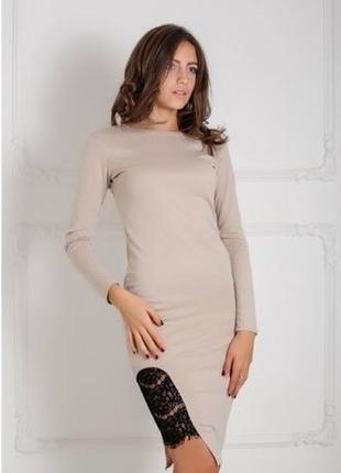 Платье трикотажное с гипюром, бежевое, с длинным рукавом  р.40-50; одежда 20589